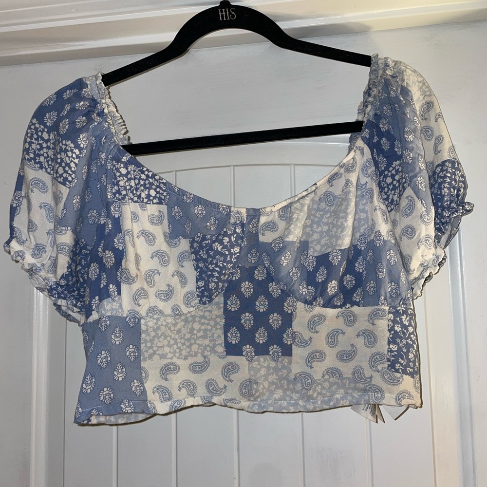 🤍💙 Hollister Patchwork Crop Top 💙🤍